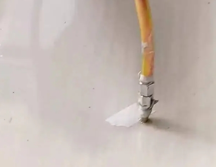 盘龙瓷砖空鼓维修公司专业解答在瓷砖铺贴过程中，如果使用的砂料过粗（如全部使用了粗砂），可能会导致以下问题